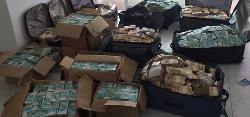 Malas de Dinheiro em apartamento na Bahia
