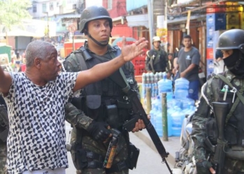 Rio de Janeiro- Operações das Forças Armadas prosseguiram durante o sábado, segundo dia de ocupação da Rocinha, no Rio de Janeiro(Vladimir Platonow/Agencia Barsil)