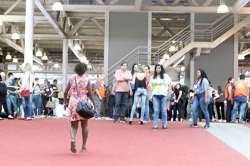 Encerramento das inscrições para o Processo seletivo simplificado para diversos cargos temporários, realizado no Centro de Convenções Jornalista Roberto Marinho, pela prefeitura municipal de Macaé.  Data 12/09/2017. Rio de Janeiro/Brasil
