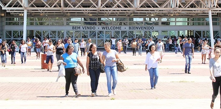 Processo seletivo simplificado para diversos cargos temporários, realizado no Centro de Convenções Jornalista Roberto Marinho, pela prefeitura municipal de Macaé. Data 11/09/2017. Rio de Janeiro/Brasil