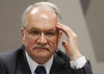 DIDA   BSB DF 12 05 2015 FACHIN/SENADO  O jurista Luiz Edson Fachin, indicado para o cargo de ministro do Supremo Tribunal Federal (STF) pela presidente Dilma Rousseff, fala durante  sabatina na  Comissao de Constituicao e Justica do Senado. no (Anexo II, Ala Senador Alexandre Costa, Plenario nº 3) FOTO: DIDA SAMPAIO/ESTADAO