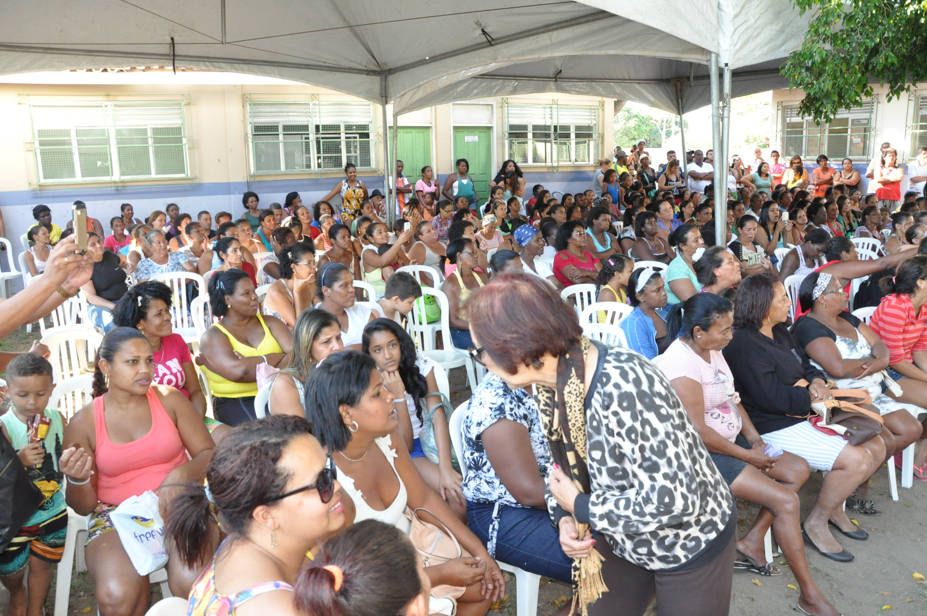 Beneficiários do Programa Cheque Cidadão, que foi cortado pelo prefeito Rafael Diniz