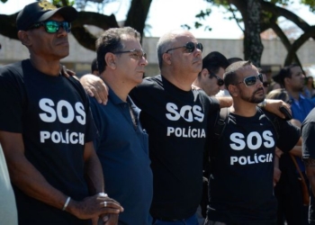Rio de Janeiro - Agentes de segurança pública, amigos e familiares participam de manifestação no Parque do Flamengo pela morte de 101 policiais no estado do Rio de Janeiro em 2017 (Fernando Frazão/Agência Brasil)
