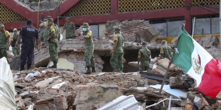 Mais de 100 mortos em terremoto no México