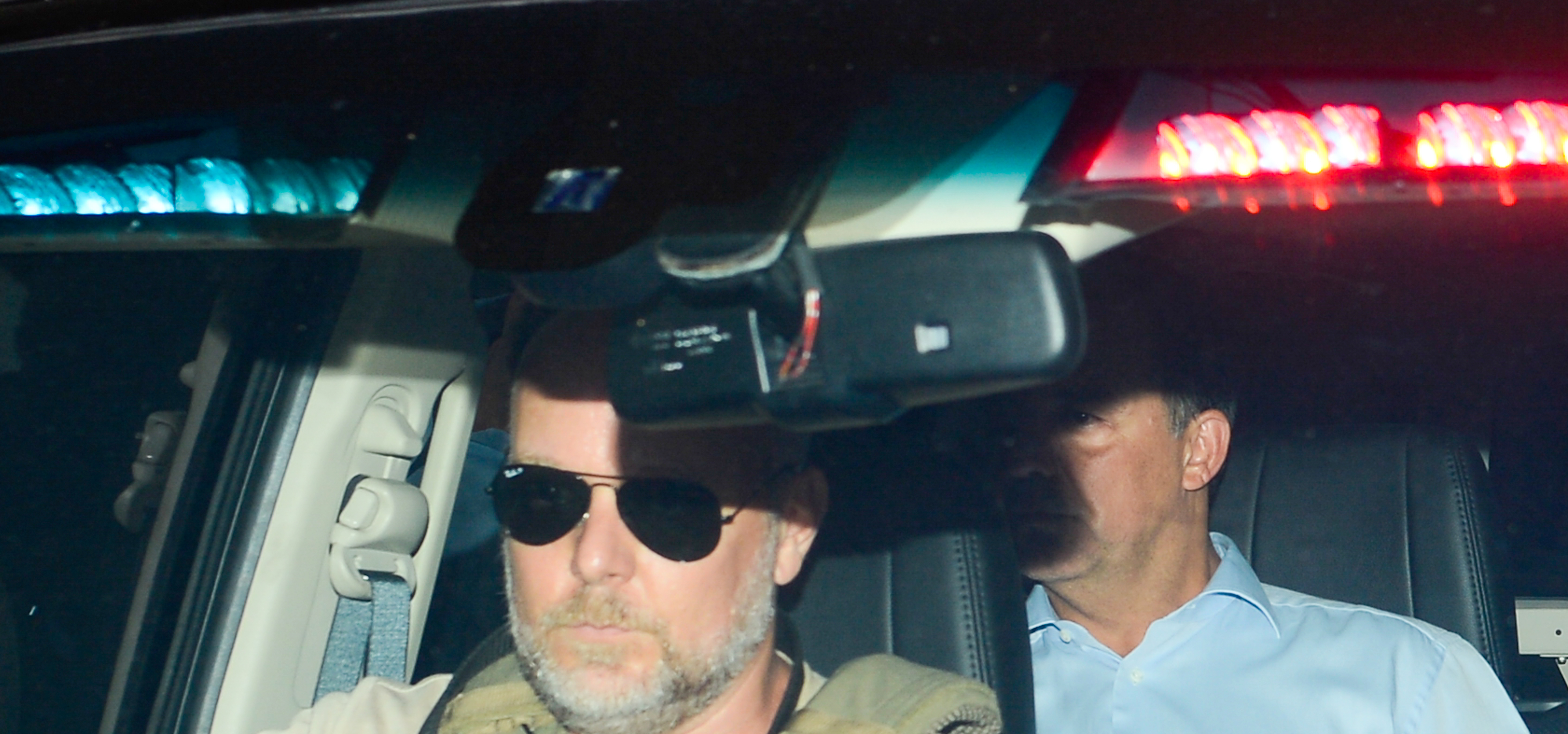 Rio de Janeiro - O ex-governador do Rio de Janeiro Sérgio Cabral é levado preso na operação Lava Jato em viatura da Polícia Federal na sede na Praça Mauá (Fernando Frazão/Agência Brasil)