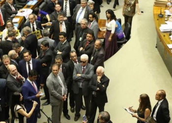 Brasília - Plenário da Câmara dos Deputados inicia processo de votação da segunda denúncia da PGR contra Temer e ministros (Fabio Rodrigues Pozzebom/Agência Brasil)