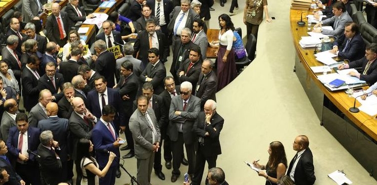 Brasília - Plenário da Câmara dos Deputados inicia processo de votação da segunda denúncia da PGR contra Temer e ministros (Fabio Rodrigues Pozzebom/Agência Brasil)