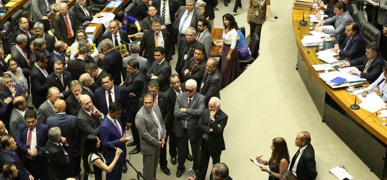 Brasília - Plenário da Câmara dos Deputados inicia processo de votação da segunda denúncia da PGR contra Temer e ministros (Fabio Rodrigues Pozzebom/Agência Brasil)