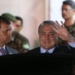 Brasília - O presidente Michel Temer acenou para jornalistas e fez sinal de positivo ao deixar hospital, após tratar obstrução urológica (Antonio Cruz/Agência Brasil)