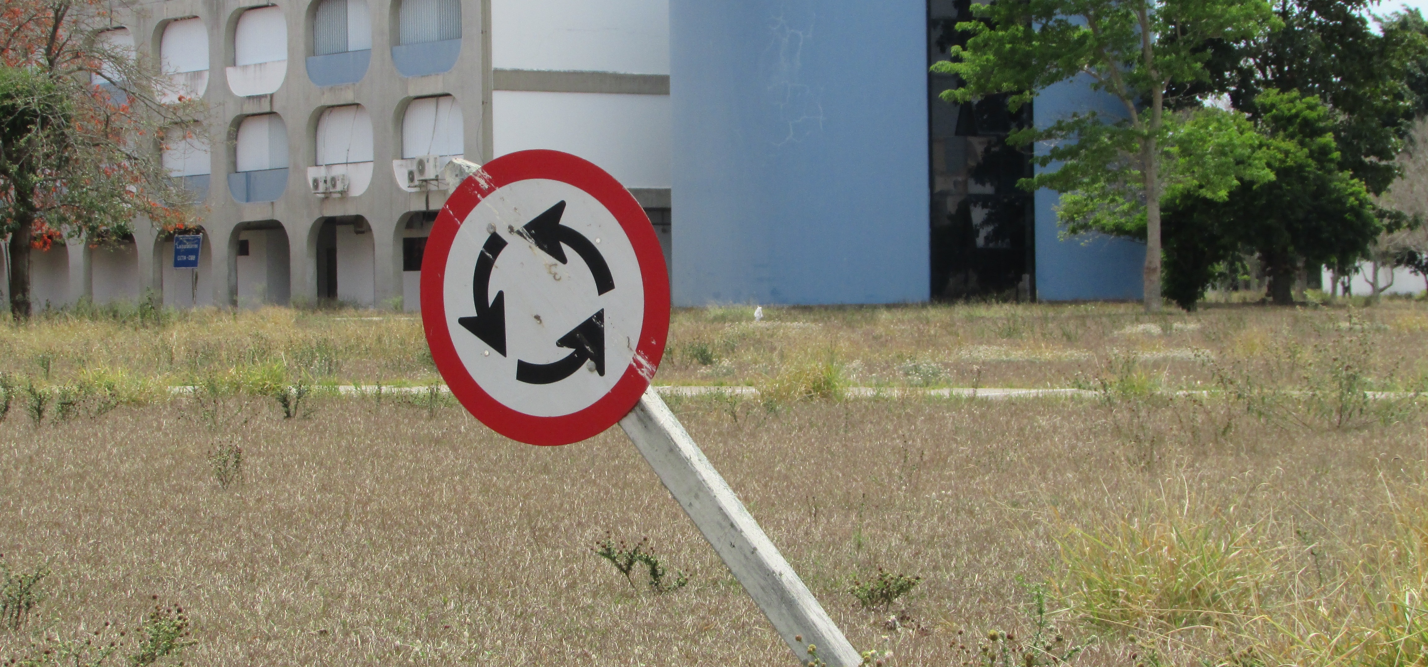 Situação de abandono da Universidade Estadual do Norte Fluminense | Foto: VIU!