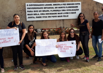 Alunos do Hospital Veterinário da Uenf : foto Blog do Pedlowski