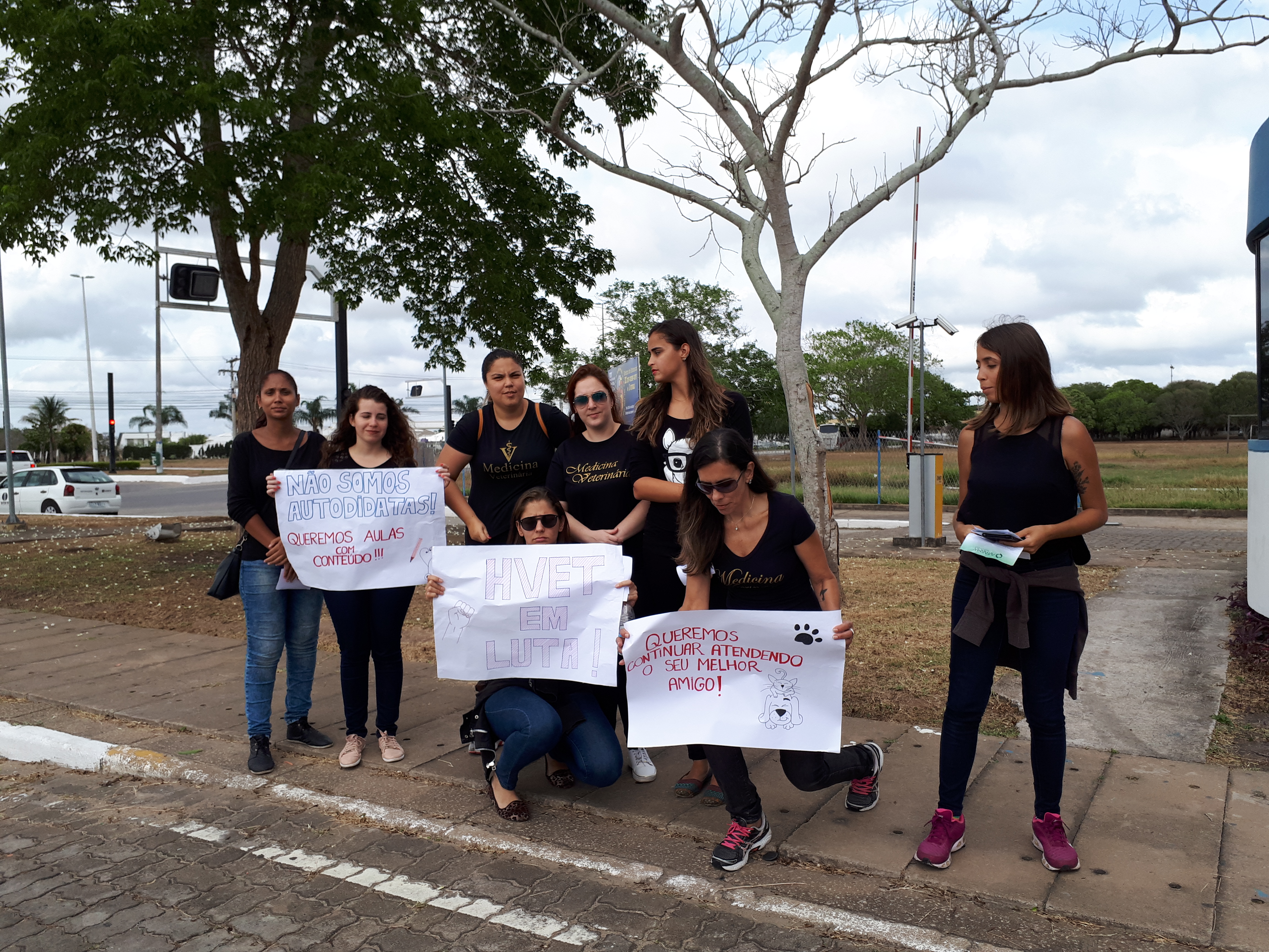Estudantes do Hospital Veterinário | Foto: Blog do Pedlowski