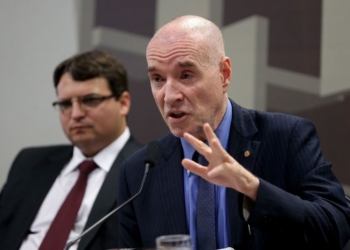 Brasília - O empresário Eike Batista fala na Comissão Parlamentar de Inquérito (CPI) do Senado que apura irregularidades no BNDES (Wilson Dias/Agência Brasil)