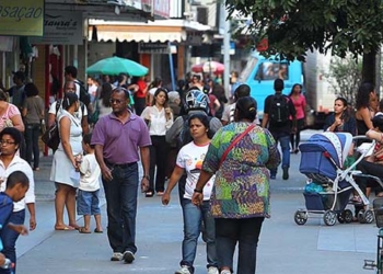 Comércio do calçadão da Rui Barbosa, em Macaé-RJ