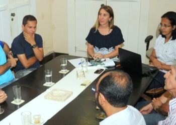 Prefeita Fátima Pacheco reunida com comerciantes | Foto: Divulgação