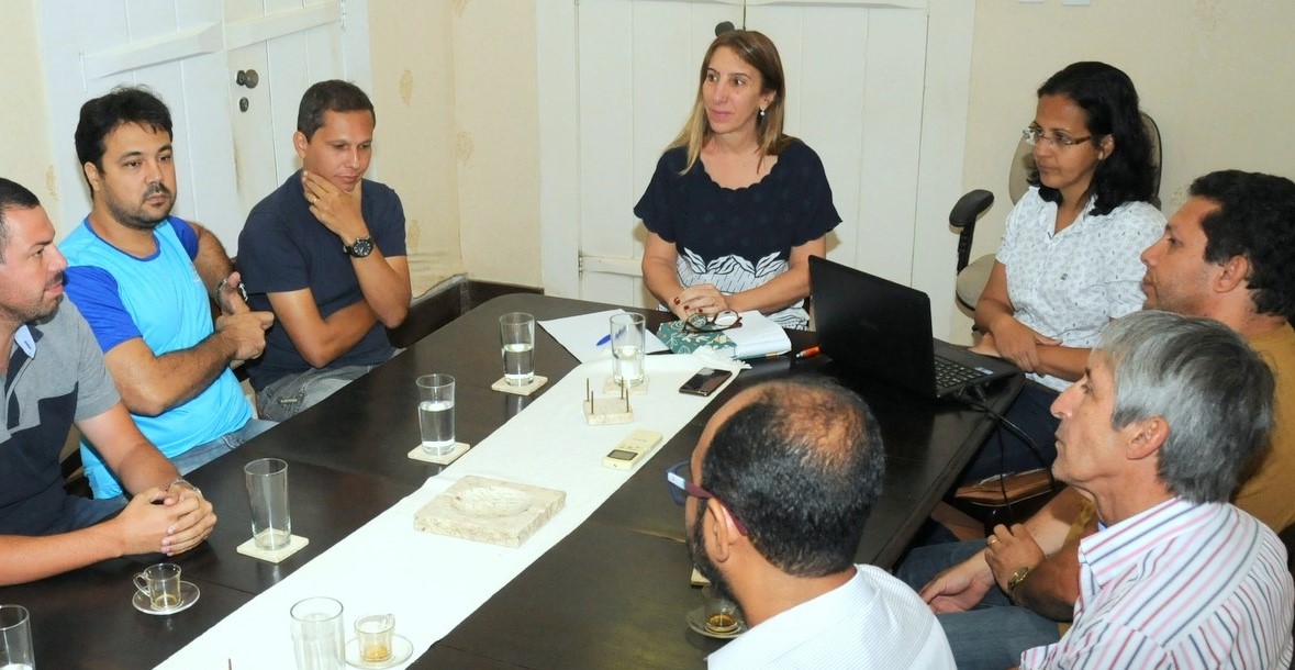 Prefeita Fátima Pacheco reunida com comerciantes | Foto: Divulgação