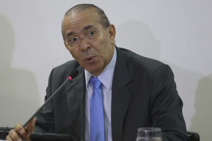 Brasília - O ministro da Casa Civil, Eliseu Padilha, conversa com jornalistas no Palácio do Planalto (Antonio Cruz/Agência Brasil)