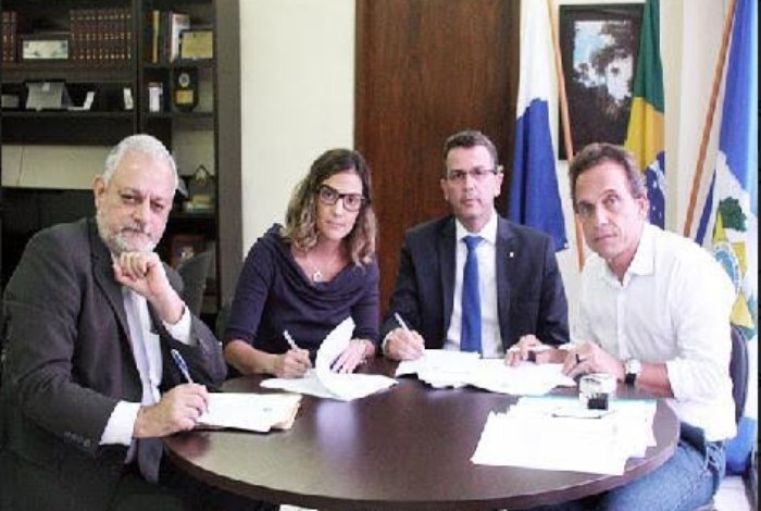 Dr. Aluízio e o chefe da Polícia Civil do RJ | Foto: Divulgação