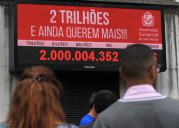 WS1 SÃO PAULO 30/12/2015- IMPOSTOMETRO  - ECONOMIA - Impostometro atinge 2 trilhões. FOTO:WERTHER SANTANA / ESTADÃO