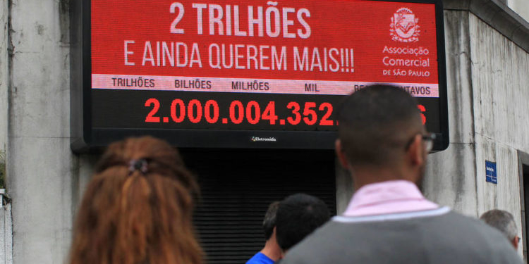 WS1 SÃO PAULO 30/12/2015- IMPOSTOMETRO - ECONOMIA - Impostometro atinge 2 trilhões. FOTO:WERTHER SANTANA / ESTADÃO
