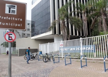 Prefeitura amplia bicicletários no Centro. Macaé/RJ. Data 20/04/2017. Foto: Ana Chaffin.
