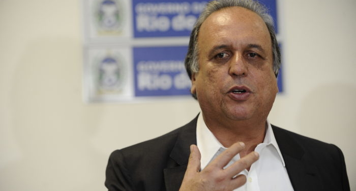 Governador Luiz Fernando Pezão e prefeitos discutem medidas contra a crise econômica nas cidades no entorno do Complexo Petroquímico do Rio de Janeiro em reunião no Palácio Guanabara (Fernando Frazão/Agência Brasil)