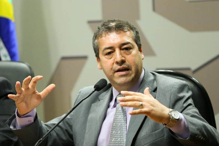 Brasília - O ministro do Trabalho, Ronaldo Nogueira, participa de audiência pública conjunta das Comissões de Direitos Humanos (CDH) e de Assuntos Sociais (CAS) do Senado. (Marcelo Camargo/Agência Brasil)