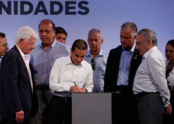 São João da Barra/RJ - Ministro da Indústria, Comércio Exterior e Serviços, Marcos Pereira, durante assinatura de decreto da Zona de Processamento de Exportação do Porto do Açu (Alan Santos/PR)