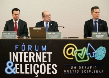 Brasília - O ministro da Ciência e Tecnologia, Gilberto Kassab, o presidente do TSE, Gilmar Mendes, e o coordenador do Comitê Gestor da Internet, Maximiliano Martinhão, durante a abertura do 1º Seminário Internet e Eleições, organizado pelo Tribunal Superior Eleitoral (TSE) em parceria com o Ministério de Ciência e Tecnologia. (Foto: Marcelo Camargo/Agência Brasil)