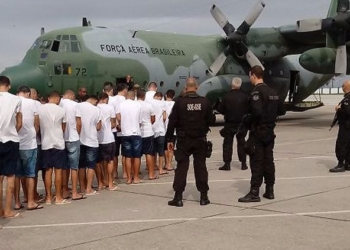 Rio de Janeiro - O Depen articulou a transferência de 160 presos do estado fluminense e de São Paulo em avião da FAB. A operação permite integrar ações de segurança pública e Justiça criminal (Divulgação/Depen/MJ)
