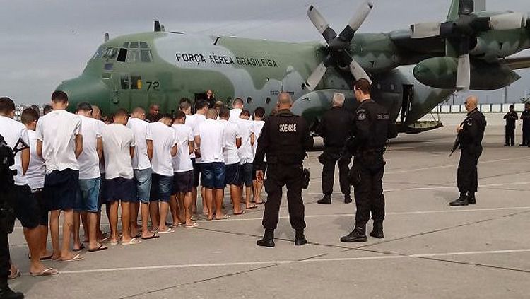 Rio de Janeiro - O Depen articulou a transferência de 160 presos do estado fluminense e de São Paulo em avião da FAB. A operação permite integrar ações de segurança pública e Justiça criminal (Divulgação/Depen/MJ)