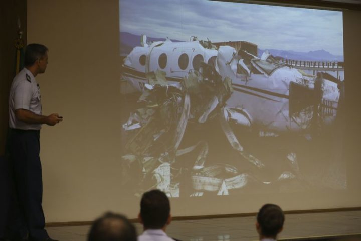 Brasília - O  coronel aviador Marcelo Moreno, apresenta o relatório do acidente com a aeronave PR-SOM, que vitimou cinco pessoas, entre elas o então miinistro do Supremo Tribunal Federal (STF), Teori Zavascki