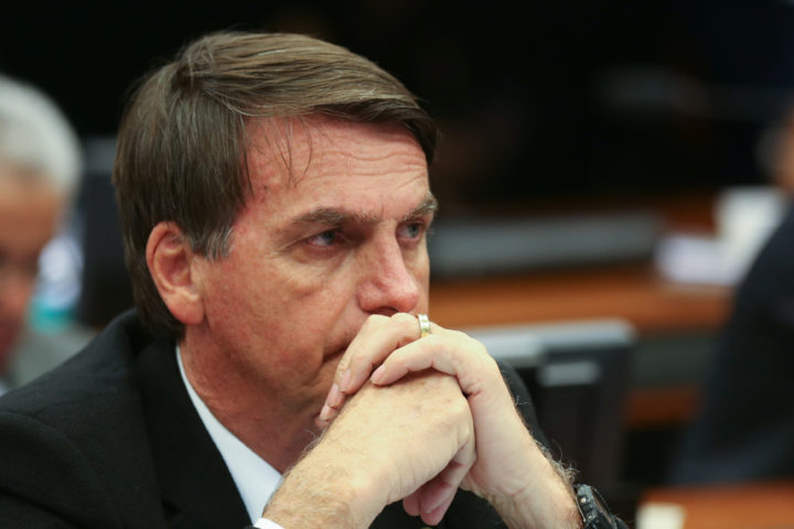 Brasília - O pai do deputado, Jair Bolsonaro durante o Conselho de Ética da Câmara  que arquivou duas representaçõescontra o deputado Eduardo Bolsonaro por quebra do decoro (Fabio Rodrigues Pozzebom/ Agencia Brasil)