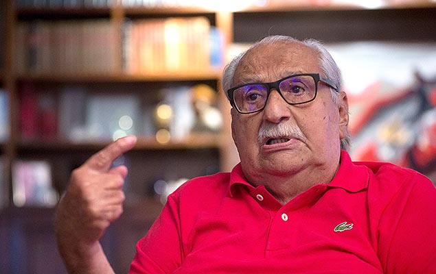 RIO DE JANEIRO, RJ, BRASIL, 07.03.2016 - Carlos Heitor Cony, jornalista, escritor brasileiro e membro da Academia Brasileira de Letras, posa para entrevista à Folha de S. Paulo, em sua residência localizada na Lagoa, na zona sul do Rio de Janeiro (RJ). (Foto: Mauro Pimentel/Folhapress)