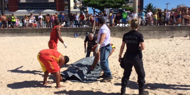 Afogamento de idoso na praia do Morro, em Guarapari-ES