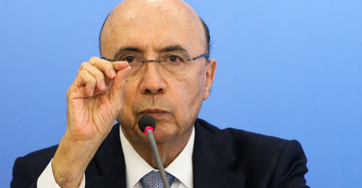 Brasília - O ministro da Fazenda, Henrique Meirelles, detalha a Proposta de Emenda à Constituição (PEC) que limita os gastos públicos, em coletiva no Palácio do Planalto (Marcelo Camargo/Agência Brasil)