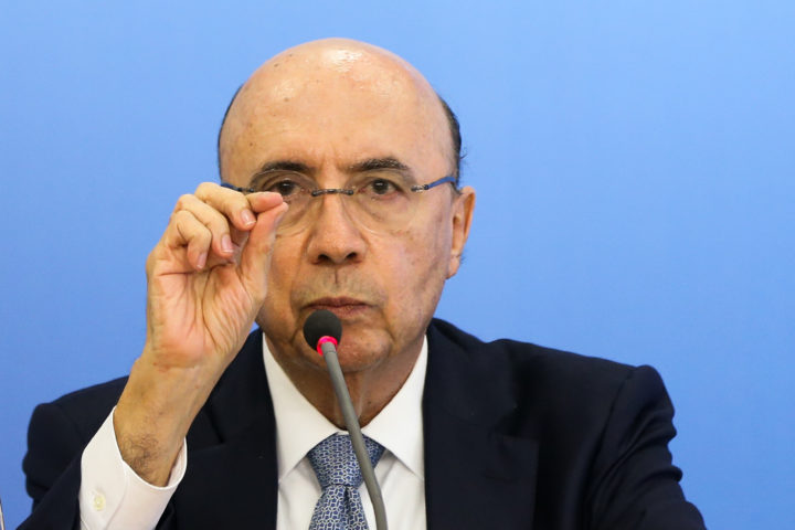 Brasília -  O ministro da Fazenda, Henrique Meirelles, detalha a Proposta de Emenda à Constituição (PEC) que limita os gastos públicos, em coletiva no Palácio do Planalto (Marcelo Camargo/Agência Brasil)