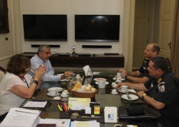 Reunião do secretário Christino Áureo com as forças de segurança em Macaé-RJ | Foto: Divulgação