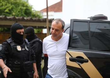 Curitiba (PR), LAVA JATO - POÍíTICA - O ex-governador do Rio de Janeiro, Sérgio Cabral (PMDB) realiza exame corpo delito no IML em Curitiba neste sábado (10). Ele está preso desde o dia 17 de novembro no Complexo Penitenciário de Gericinó (Bangu), com outros presos na Operação Calicute, deflagrada pela Polícia Federal e do Ministério Público Federal. Foto: Geraldo Bubniak/Agência O Globo / PAGOS
