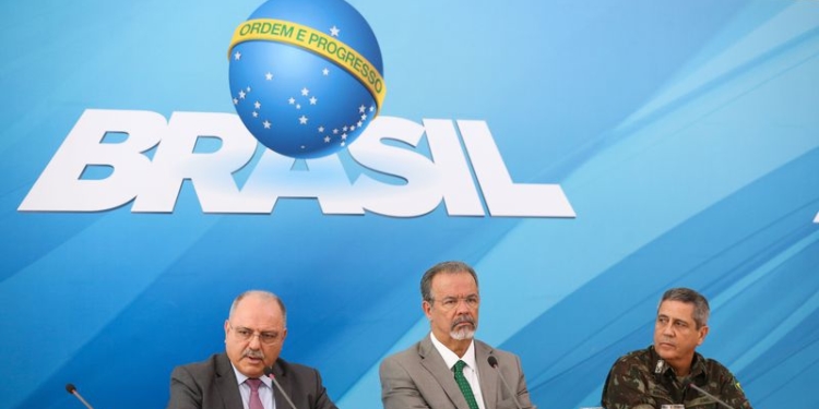 Brasília - O ministros do Gabinete de Segurança Institucional, Sérgio Etchegoyen, da Defesa, Raul Jungmann, e o comandante Militar do Leste, General Braga Netto, falam sobre o decreto de intervenção no Rio (Marcelo Camargo/Agência Brasil)