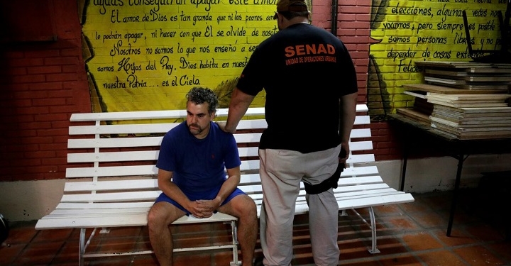 Marcelo Pinheiro, aka Marcelo Piloto, a drug dealer and alleged weapons supplier for Rio de Janeiro's criminal gang the Red Command (CV), is presented to the media after being arrested in Itapua region, in Asuncion, Paraguay December 14, 2017. REUTERS/Jorge Adorno