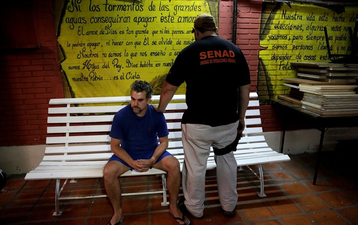 Marcelo Pinheiro, aka Marcelo Piloto, a drug dealer and alleged weapons supplier for Rio de Janeiro's criminal gang the Red Command (CV), is presented to the media after being arrested in Itapua region, in Asuncion, Paraguay December 14, 2017. REUTERS/Jorge Adorno