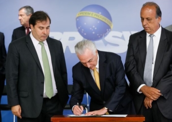 Brasília - Presidente Michel Temer durante cerimônia de assinatura de decreto de intervenção Federal no estado do Rio de Janeiro, no Palácio do Planalto (Beto Barata/PR)