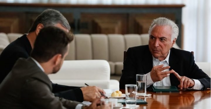 Brasília - O presidente Michel Temer está reunido com ministros no Palácio da Alvorada para discutir medidas relativas à imigração de venezuelanos e a situação de Roraima (Marcos Corrêa/PR)