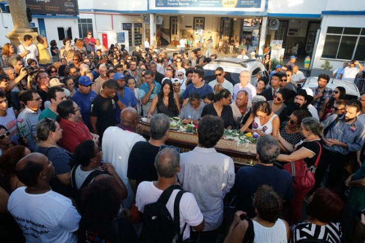 Rio de Janeiro - Enterro da vereadora Marielle Franco no Cemitério do Caju (Fernando Frazão/Agência Brasil)