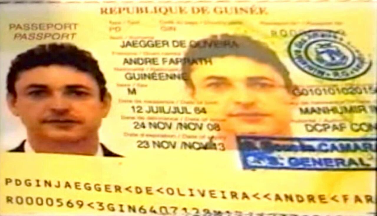 Cópia de um dos passaportes
