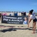 Rio de Janeiro - Protesto na praia de Copacabana lembra morte há um ano da menina Maria Eduarda, e de outras 46 crianças vítimas da violência nos últimos 11 anos (Fernando Frazão/Agência Brasil)