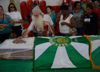 Rio de Janeiro - O corpo da cantora e compositora Dona Ivone Lara é velado na quadra da escola de samba Império Serrano, em Madureira