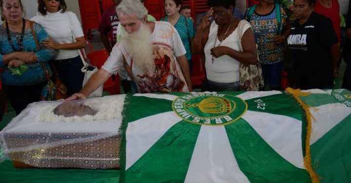 Rio de Janeiro - O corpo da cantora e compositora Dona Ivone Lara é velado na quadra da escola de samba Império Serrano, em Madureira