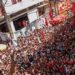 Multidão em frente ao Sindicato em São Bernardo do Campos-SP, em solidariedade a Lula